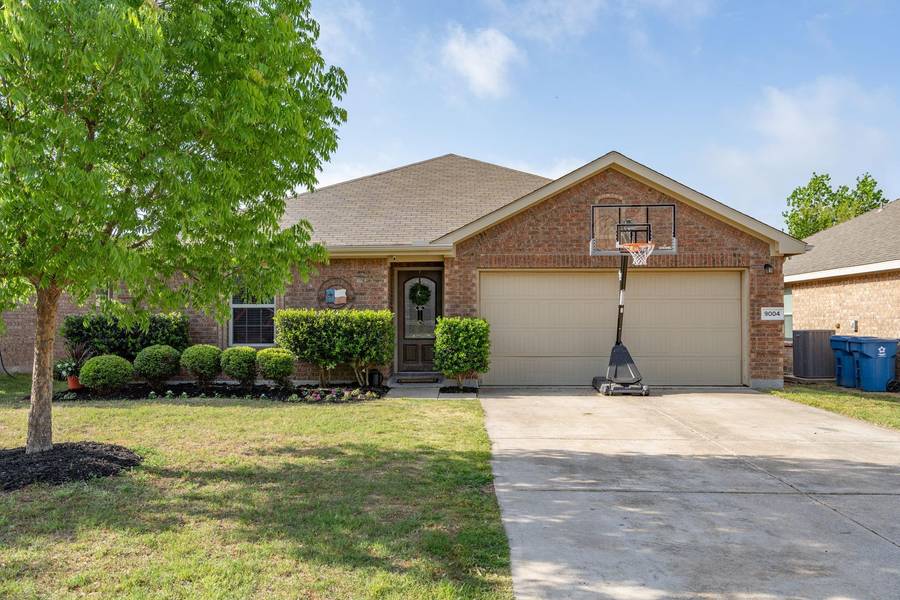 9004 Holliday Lane, Aubrey, TX 76227