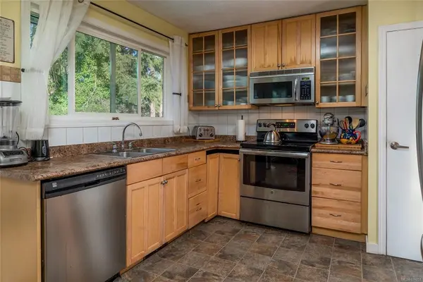 Nanaimo, BC V9T 2S1,3220 Crystal Pl