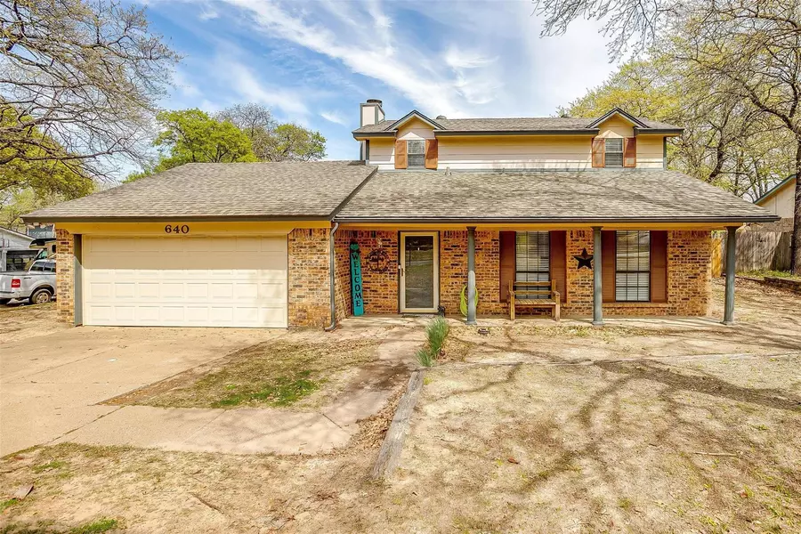 640 Lake Crest Parkway, Azle, TX 76020