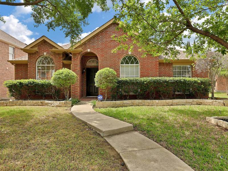 2208 Hunters Run Drive, Plano, TX 75025