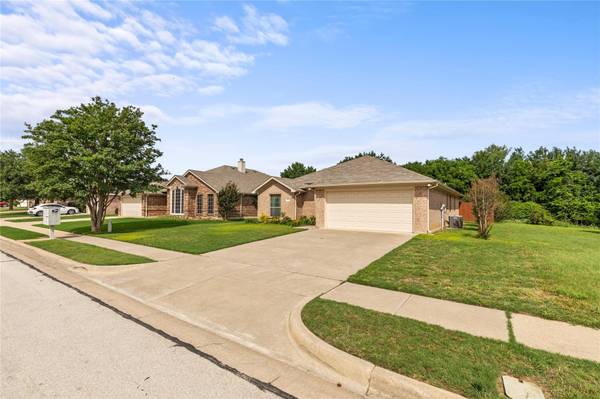 Burleson, TX 76028,432 Nutmeg Avenue