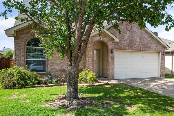 8360 Riversprings Drive, Fort Worth, TX 76053