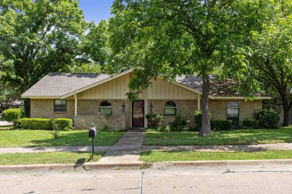 1301 Sundale Street, Ennis, TX 75119