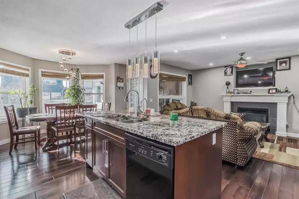 Calgary, AB T3J 0C5,165 saddlecrest CRES NE