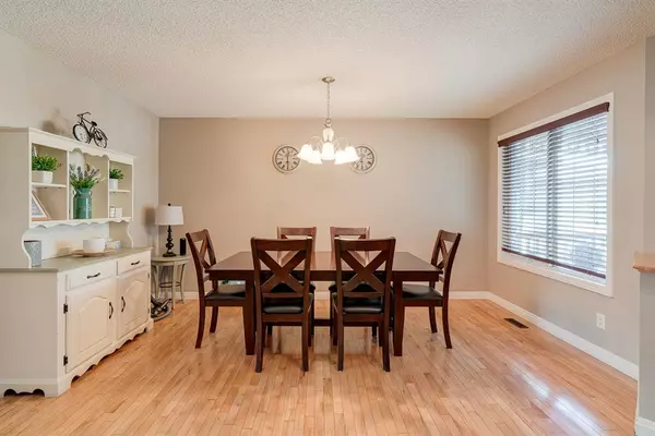 Calgary, AB T2Y 0A6,436 Everbrook WAY SW