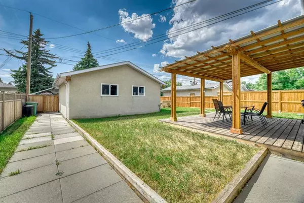 Calgary, AB T2A 2N4,227 52 ST NE