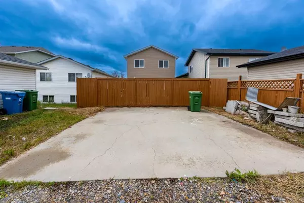 Calgary, AB T3J 4L9,61 Martinvalley RD NE