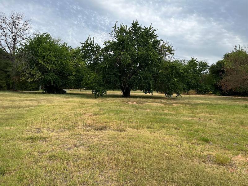 2511 N Shore Drive, Bonham, TX 75418