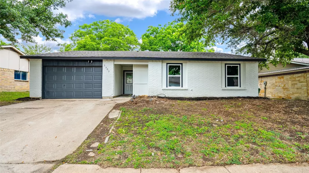 1707 Granada Drive, Arlington, TX 76014