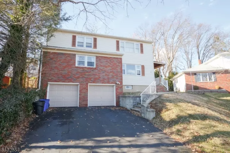 18 Pilgrim Ct, Bloomfield Twp., NJ 07003