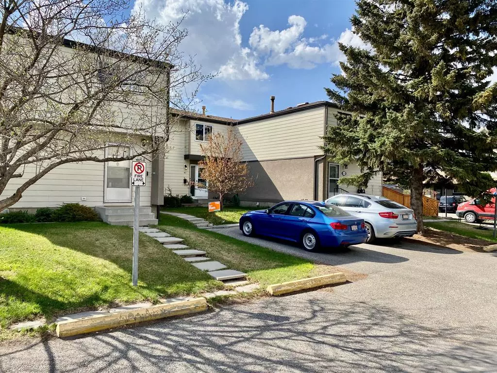 Calgary, AB T2C 1X9,1845 Lysander CRES SE #82