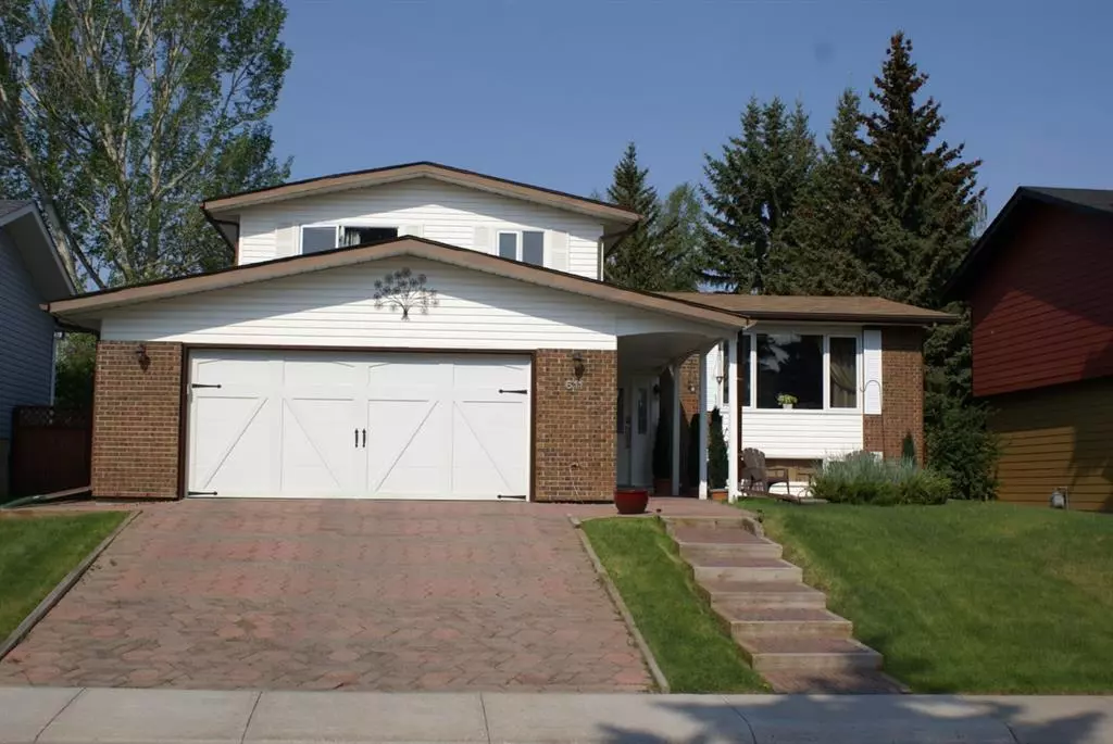 Calgary, AB T2W 2G8,611 CEDARILLE WAY SW