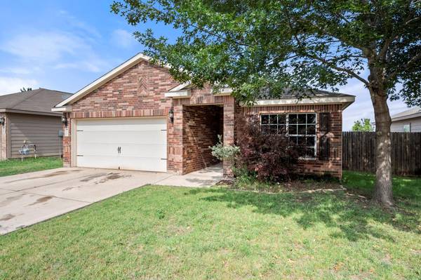 10045 Iron Ridge Drive, Fort Worth, TX 76140