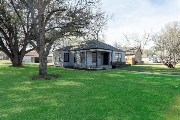 601 Harrisdale Avenue, River Oaks, TX 76114