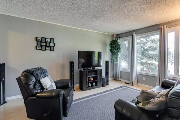 Calgary, AB T2W 3H9,14 Cedarwood Rise SW