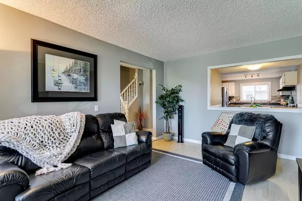 Calgary, AB T2W 3H9,14 Cedarwood Rise SW