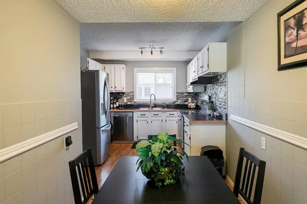 Calgary, AB T2W 3H9,14 Cedarwood Rise SW