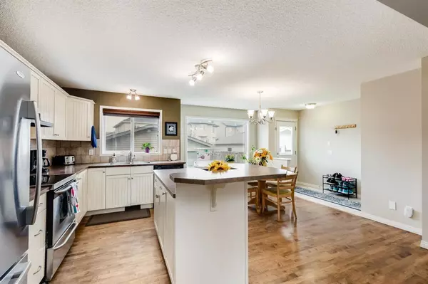 Calgary, AB T3K 6B9,130 Covepark RD NE