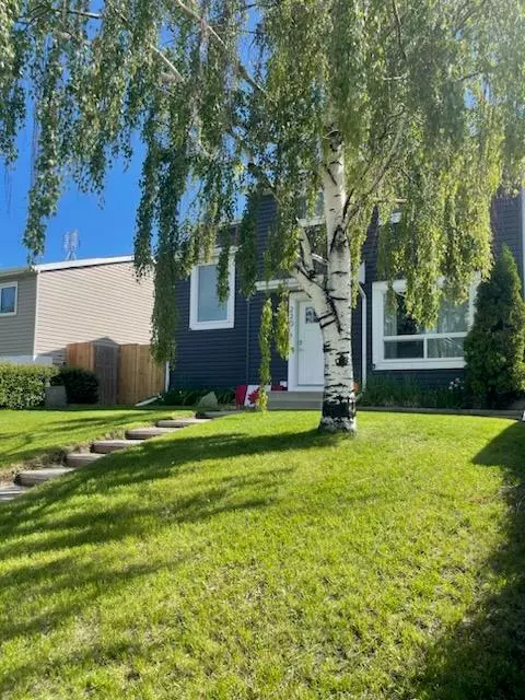 Calgary, AB T3J 1B3,220 Fallswater RD NE