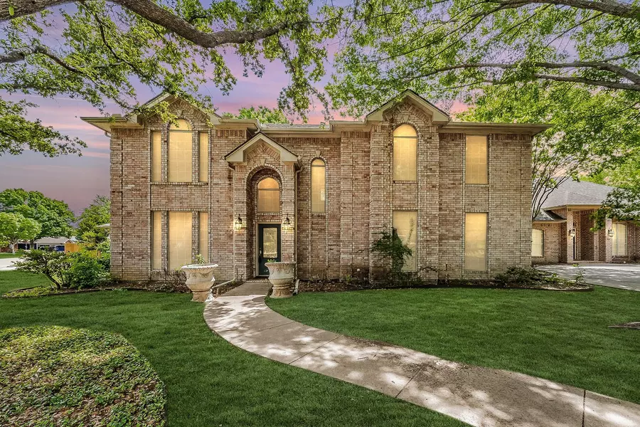 3237 Riverwood Drive, Fort Worth, TX 76116