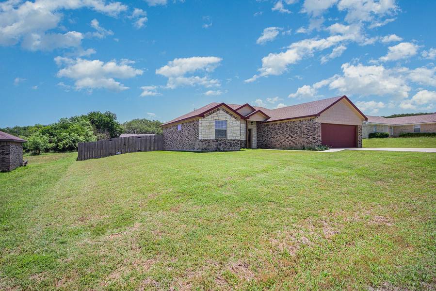 1313 W Chippewa Trail, Granbury, TX 76048