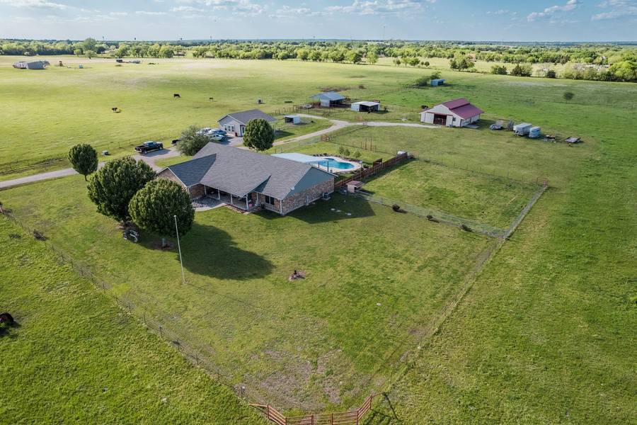 488 whitewright Road, Savoy, TX 75479