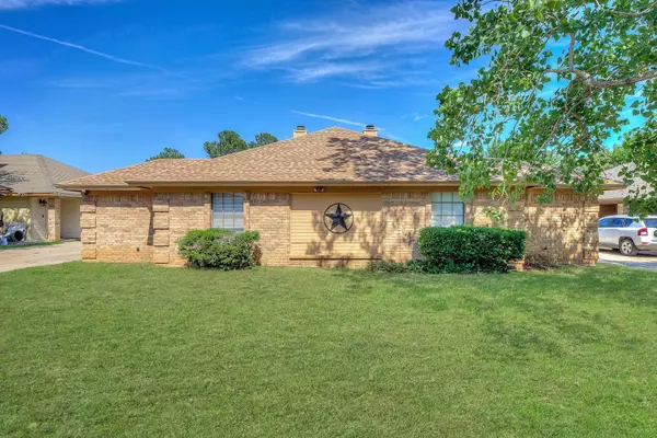 5211 Wild West Drive, Arlington, TX 76017