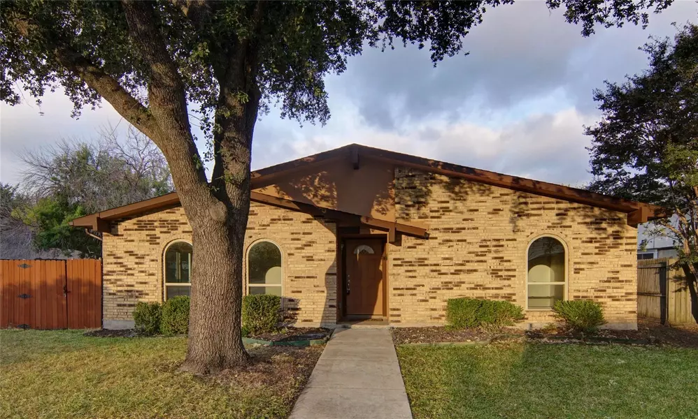 4700 Clover Valley Drive, The Colony, TX 75056