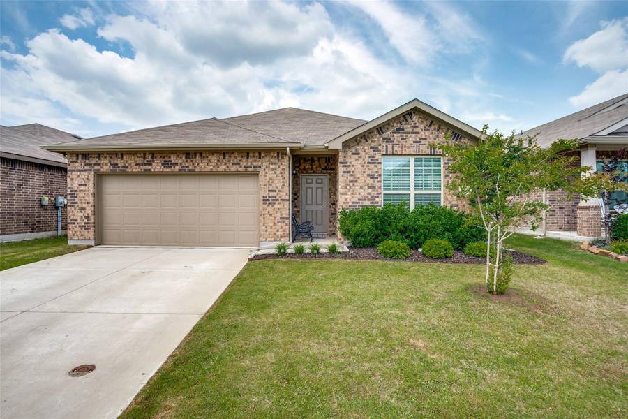 1066 Greywood Drive, Van Alstyne, TX 75495