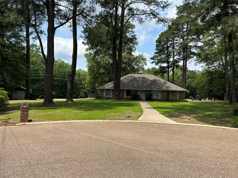 406 Meadow Creek Drive, Springhill, LA 71075