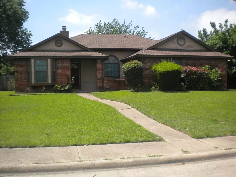 1321 Essex Drive, Desoto, TX 75115