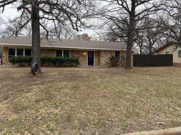 1004 E Wilbarger Street,  Bowie,  TX 76230