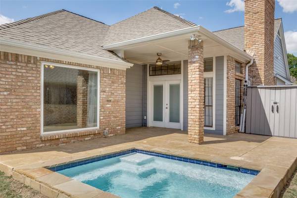 1017 Olde Towne Drive, Irving, TX 75061