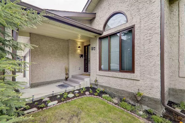 Calgary, AB T2V5G9,107 Oakbriar Close SW