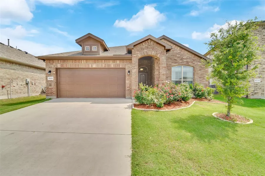 9325 Belle River Trail, Fort Worth, TX 76177