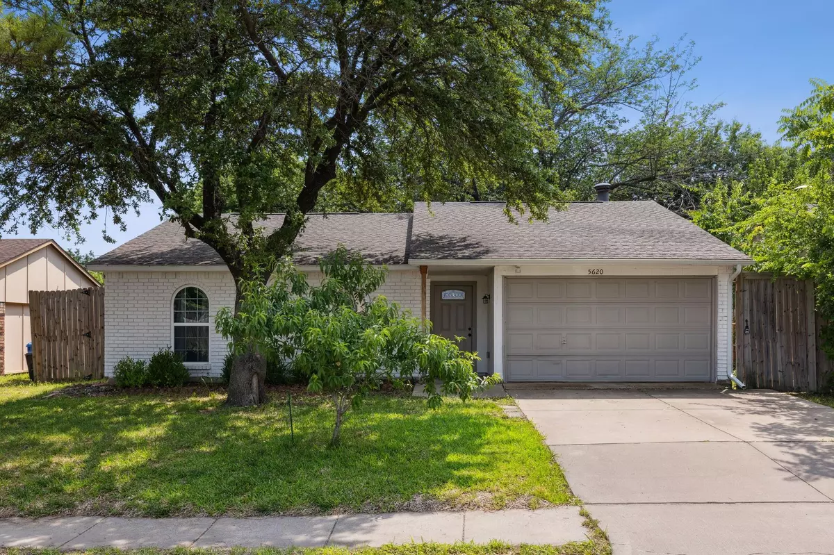 Rowlett, TX 75089,5620 Maple Lane