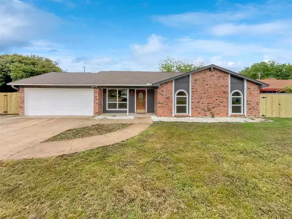 1440 Timberline Drive, Benbrook, TX 76126