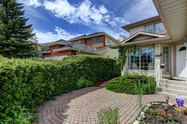 Calgary, AB T3L 1X4,715 Schubert PL NW