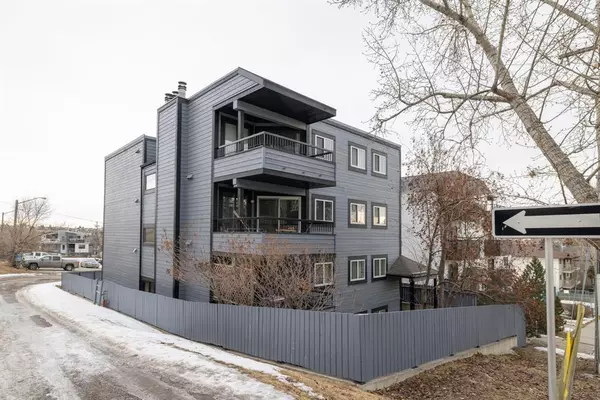 Calgary, AB T2E 3W6,526 5 ST NE #302