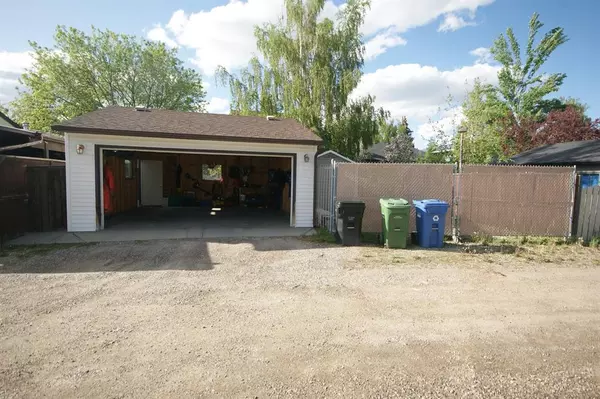 Calgary, AB T2W 5C7,107 Cedardale Bay SW