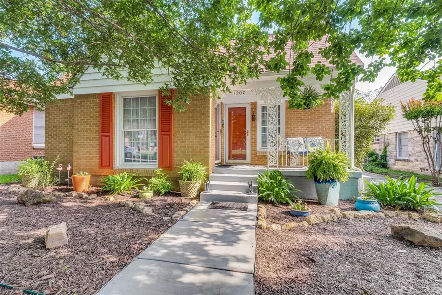 1207 Berkley Avenue, Dallas, TX 75224