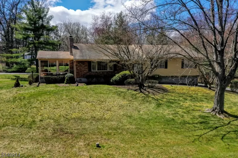 220 Forest Glen Ave, Franklin Lakes Boro, NJ 07417