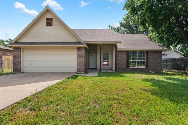 406 Shady Oaks Circle, Shady Shores, TX 76208