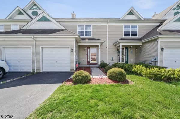 25 Stratford Ct, Burlington Twp., NJ 08016