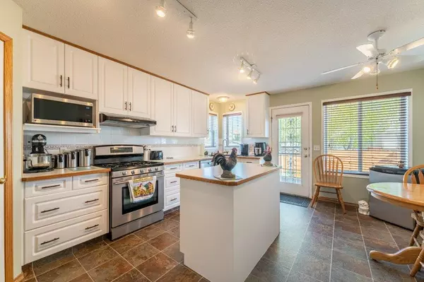 Calgary, AB T3K4Y8,33 Coventry CRES NE