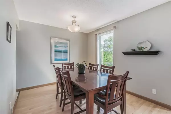 Calgary, AB T2Y 2Z4,115 Whiteglen CRES NE