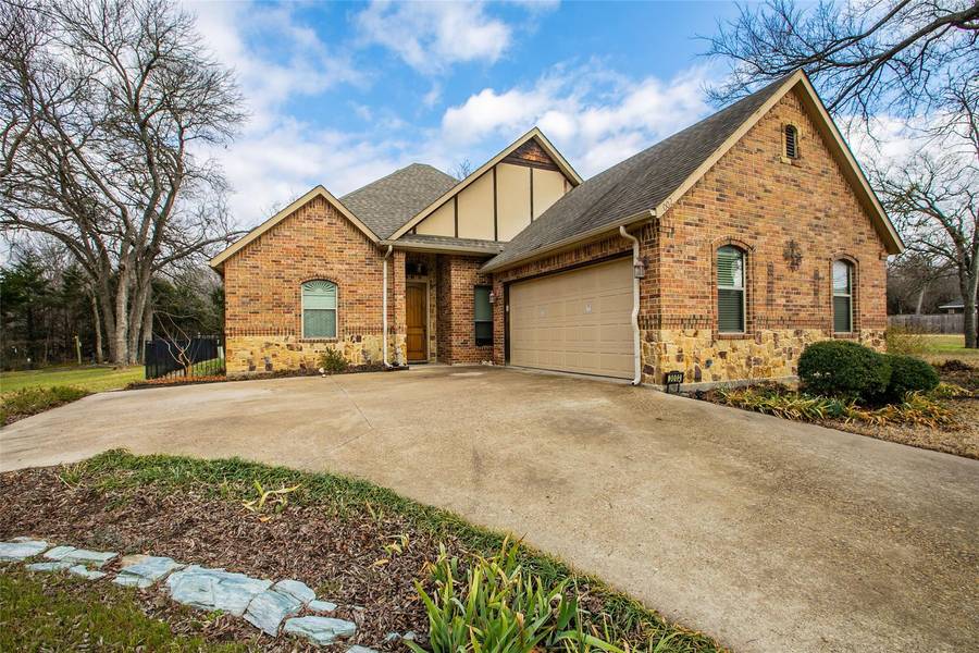 3002 Tenison Drive, Ennis, TX 75119