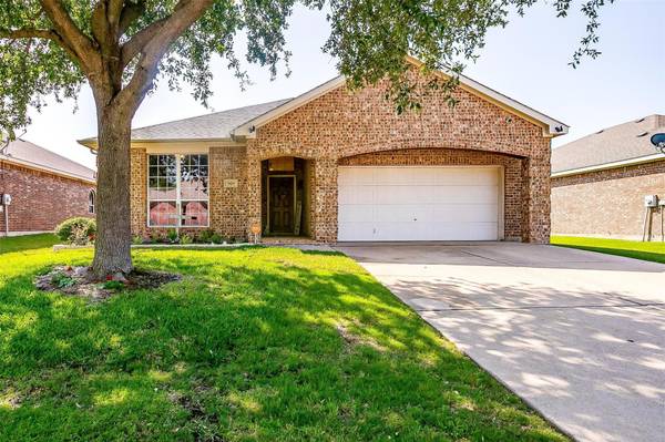 909 Hunter Lane, Burleson, TX 76028