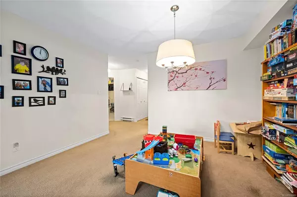 Nanaimo, BC V9R 2N4,327 Prideaux St #203