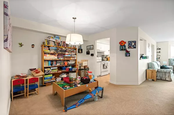 Nanaimo, BC V9R 2N4,327 Prideaux St #203